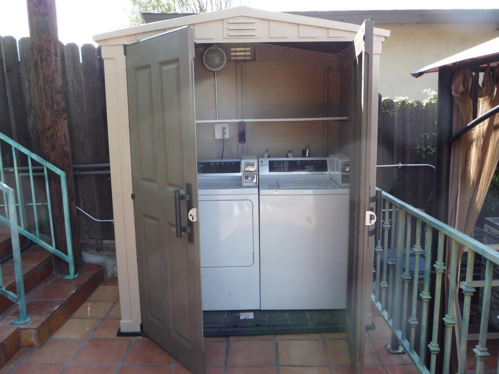 Woodland Hills Calabasas Guesthouses Λος Άντζελες Εξωτερικό φωτογραφία